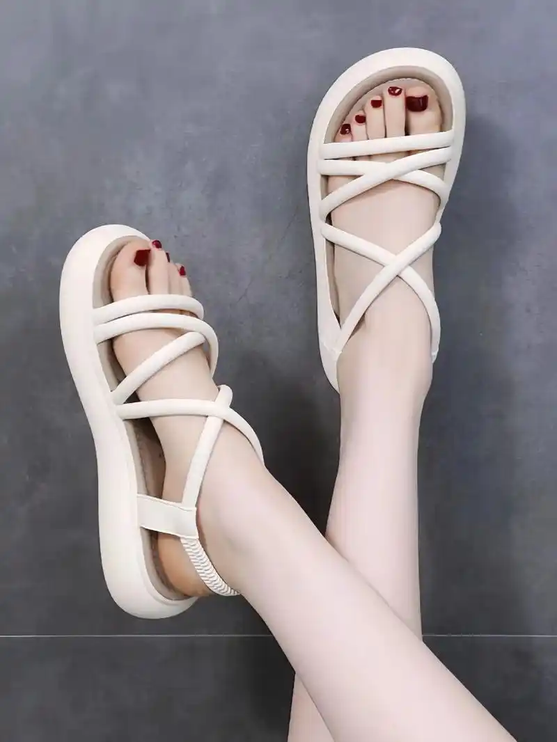 凉鞋夏日新款,走在时尚尖端.