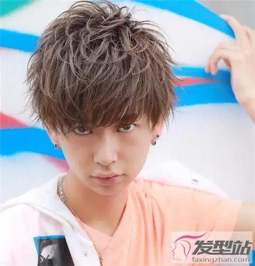 男生定位烫发型 这样烫绝对帅气