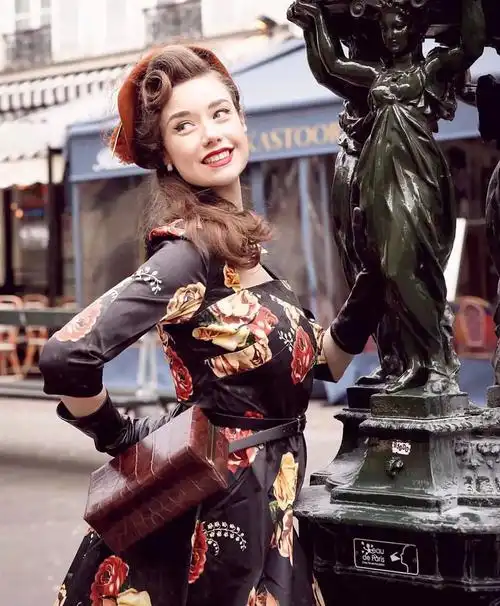 欧式复古发型女高清大图