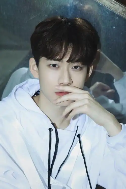 小鲜肉帅哥小鲜肉90后男神帅哥写真图片帅哥猛男文章小虾米