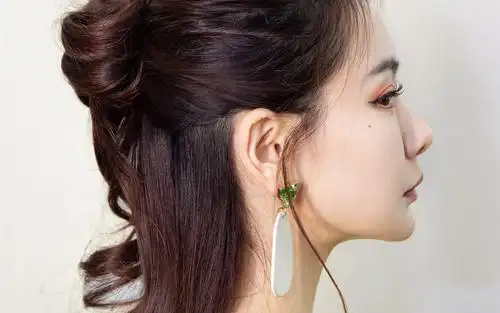 性感一字肩美女戚薇优雅气质写真