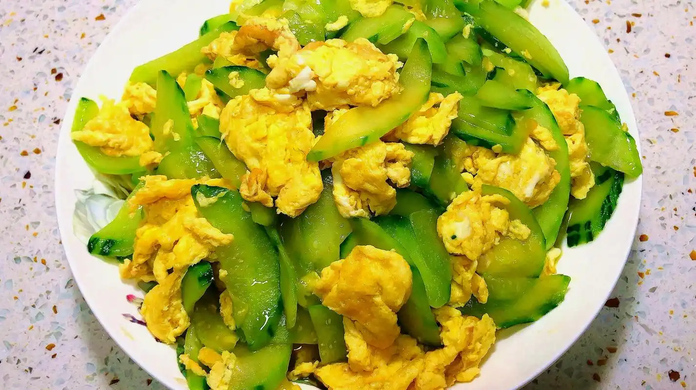 黄瓜炒鸡蛋最好吃的做法,鸡蛋嫩滑,黄瓜脆爽,真香!