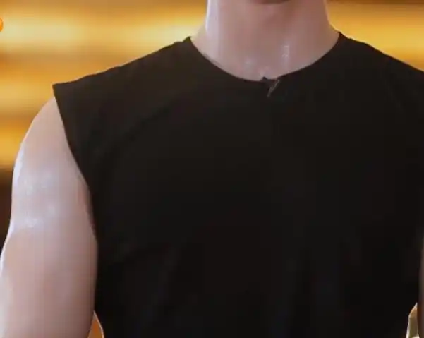 金瀚海边秀肌肉荷尔蒙爆棚,胡可蔡少芬犯花痴,吉娜的反应好真实