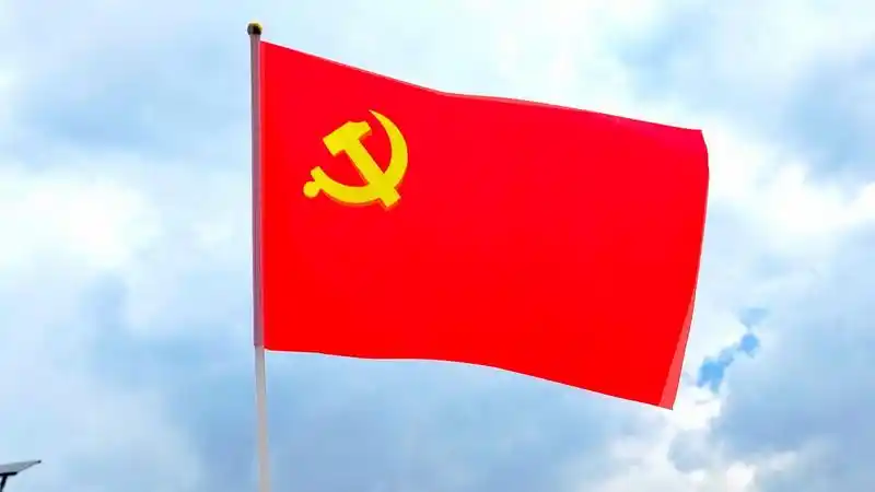 4k升格拍摄蓝天下党旗随风飘扬党政