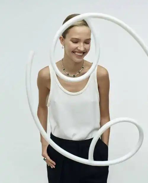 俄罗斯模特兼女演员萨沙·露丝(sasha luss)拍摄的时