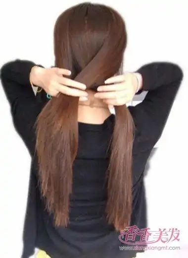 长头发怎么编麻花辫 长头自己编辫子图解