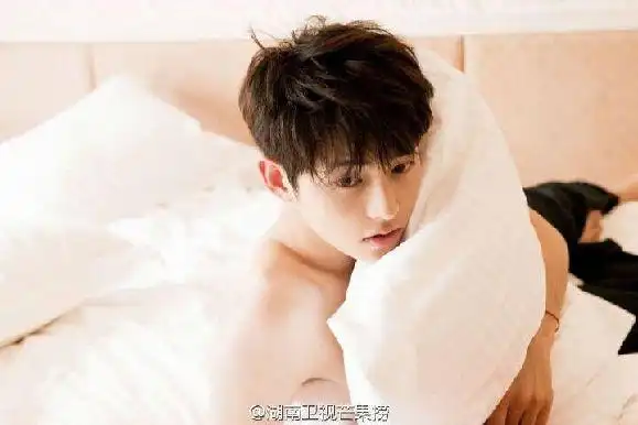 网曝宋仲基将录《快乐大本营》 同期嘉宾竟然是贾玲