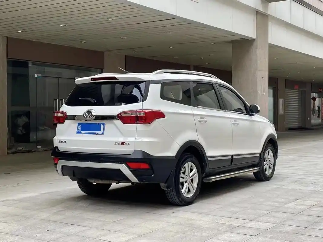 5l尊贵版价格2.8万 新货999999:17年1月北汽幻速s3l手动1.