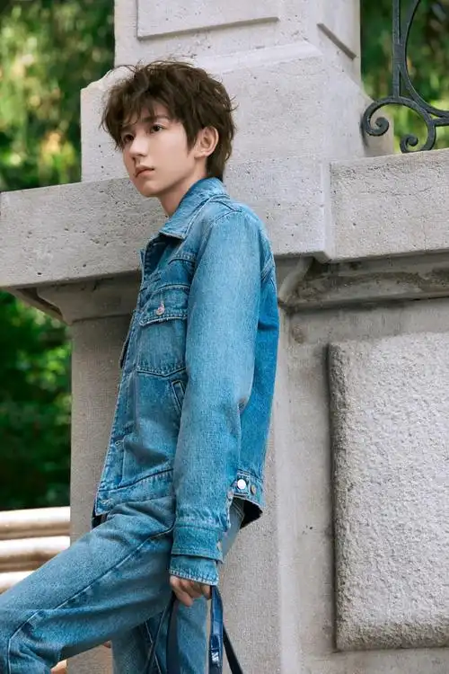 每人和王源说一声晚安