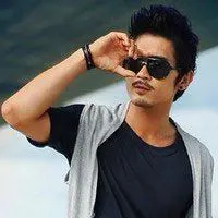 男人戴眼镜头像 戴眼镜的帅气男生头像_微信头像图片大全