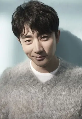 黄轩拍摄了一组暖心冬日大片,暖暖笑容,完全就是一个治愈清新男~2015