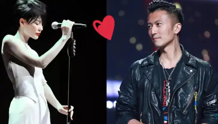 天王天后同框,王菲谢霆锋旅行回国秀恩爱,破分手传闻气场全开!