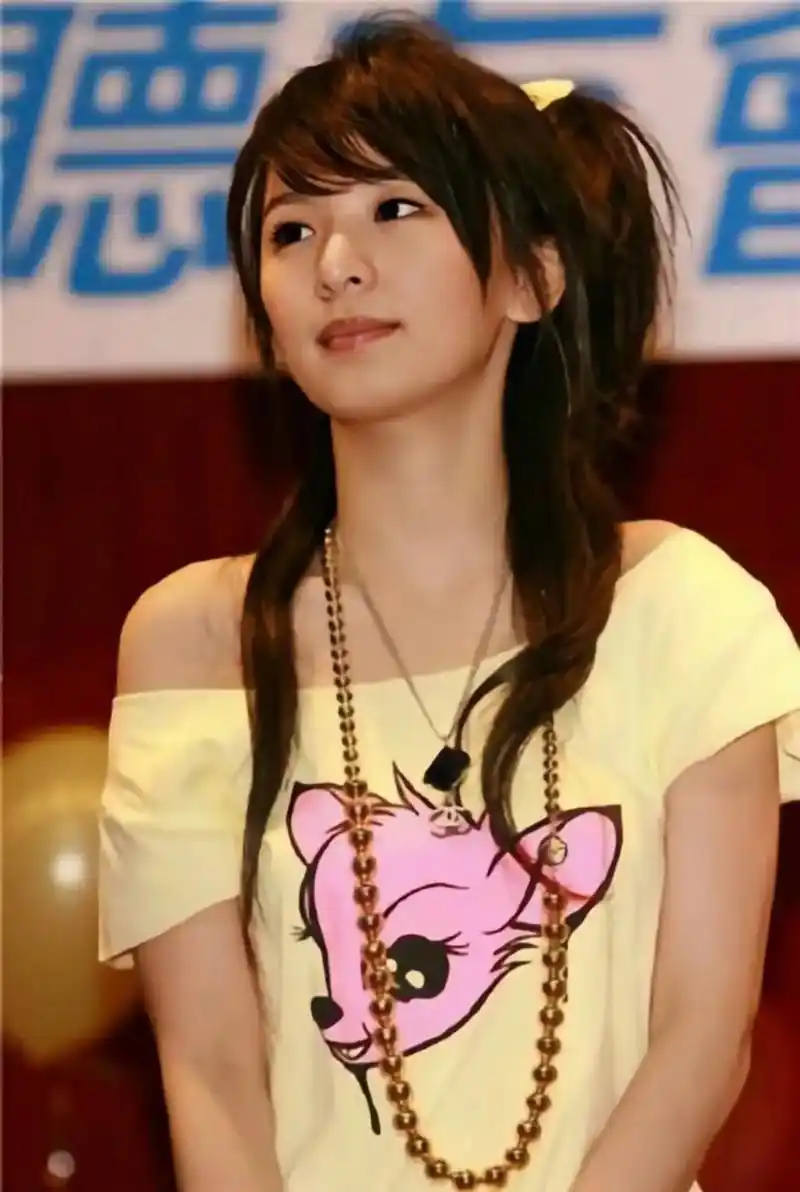 周杰伦#田馥甄#退后 hebe早期的颜值我可太爱啦 - 抖音