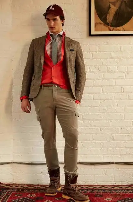 活跃了整个居室的气氛~棕色与红色的经典搭配,就好像帅哥与美女的组合