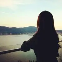 霸气黑暗系头像女生背影点击鼠标右键下载