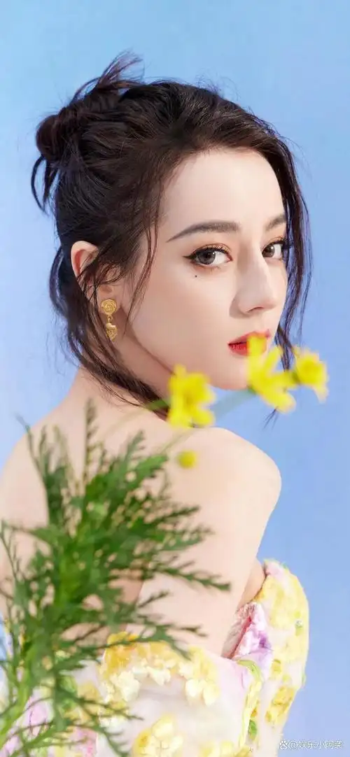 事实证明,"无人敢娶"的迪丽热巴,已经走上另外一条光明大道!