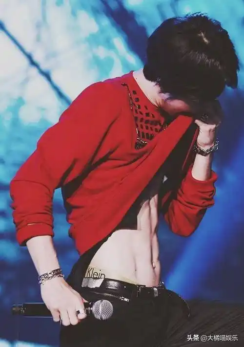 若隐若现的腹肌才是王道,街舞少年王一博,老姐姐我姨母笑了_事业_妹纸