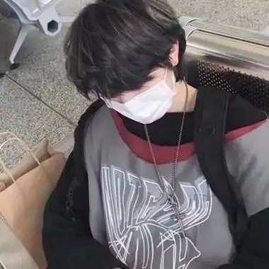 口罩男生侧脸帅气的真人头像
