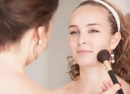 化妆的外国人图片