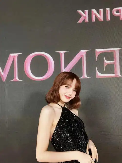 lisa个人ins更新图片