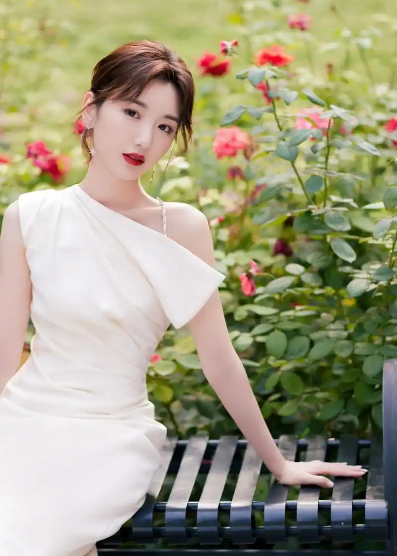 毛晓彤高清壁纸头像(四十六)[小红花]