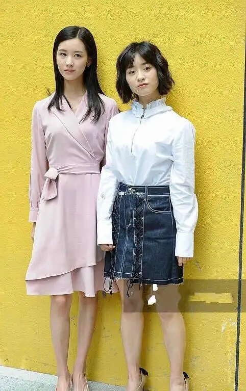 陈都灵167沈月160两人同框穿短裙看到腿我就不厚道地笑了