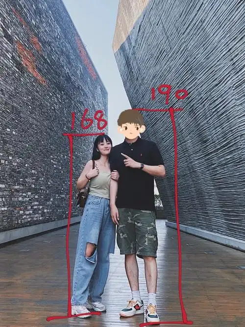 秀个恩爱dei 足够了足够了拖鞋那张是纯身高,其他我都有跟或内增高168