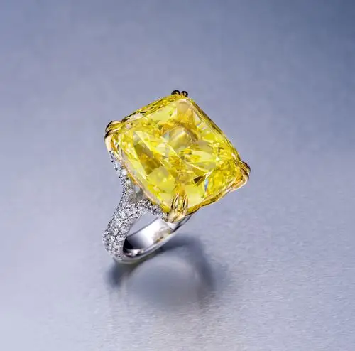 21543901克拉艳彩黄色钻石戒指