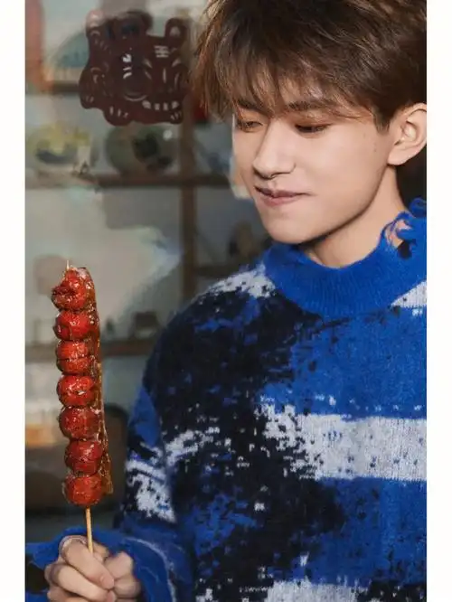 蓝色系的易烊千玺