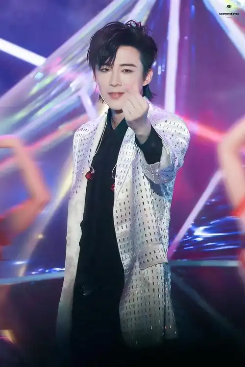 刘宇宁近期舞台照片分享