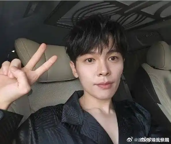 尤长靖偷偷减肥惊艳所有人##尤长靖吃根黄瓜解解馋