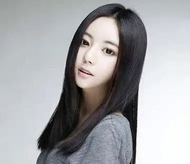 女生黑色直发发型设计最新流行女生发型图片