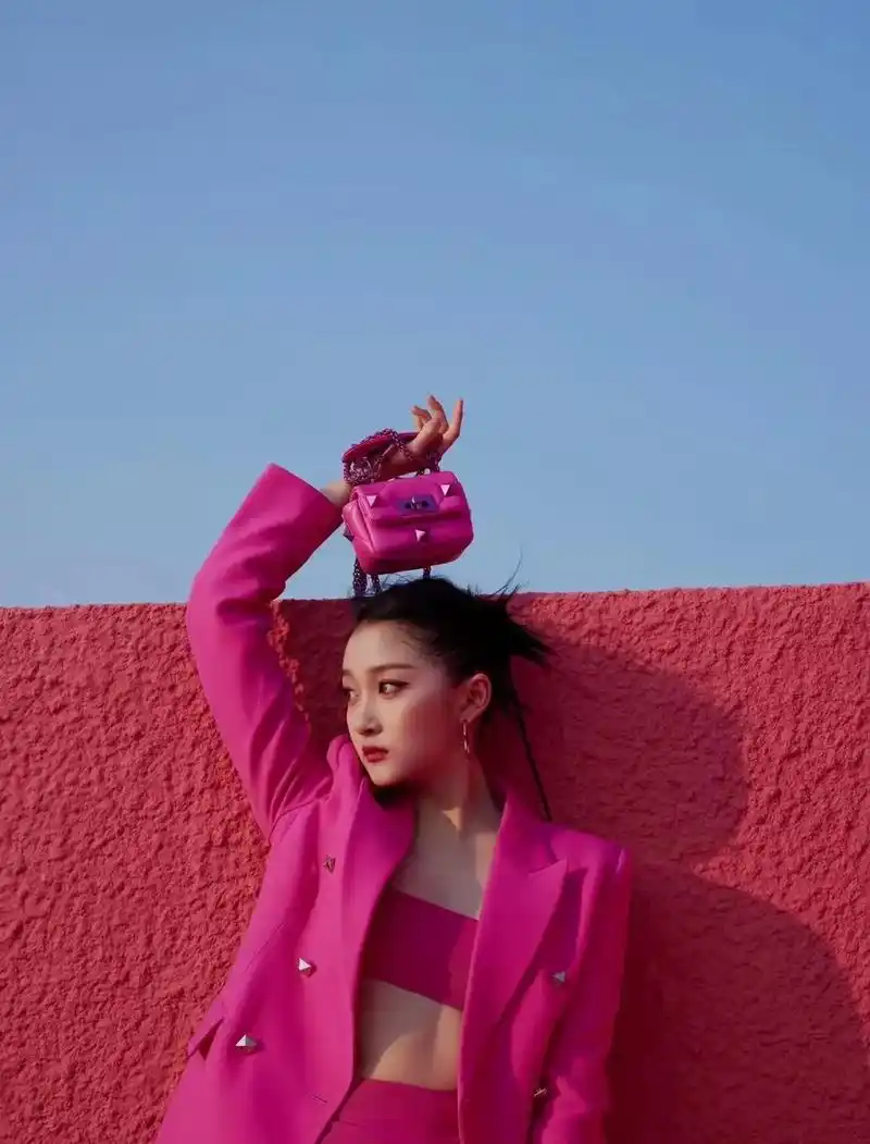 关晓彤最新写真粉红系列