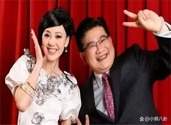 王冠:主持人王冠宣布与"李先生"恋情,获同事曹可凡祝福