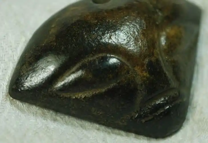 黑皮玉 人脸 - 藏品交流区 - 任南红山文化官网 - powered by discuz!