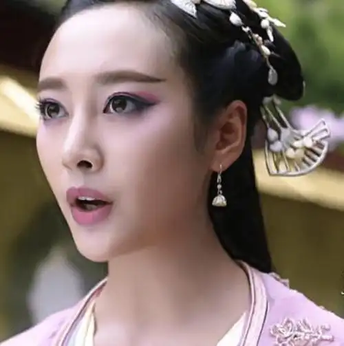 种"逆袭"叫5年后的霓漫天,一个眼神让人恨得牙痒痒,如今美翻天_李纯