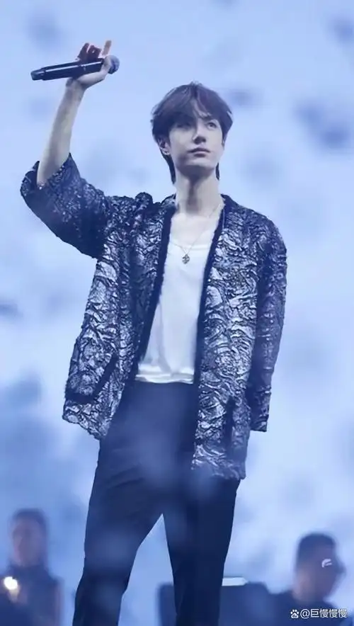 王一博解锁新身份,他的履历给内娱年轻男演员上了一课!