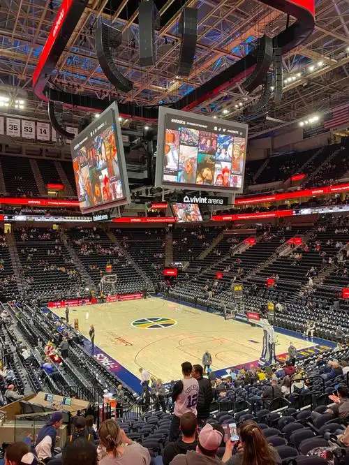 犹他爵士主场赢了明迷苏打森林狼