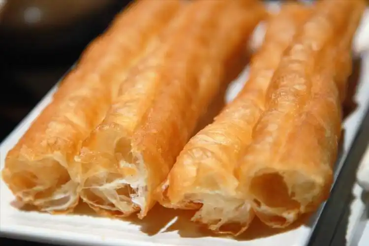 怎么炸油条(炸油条自己在家做)