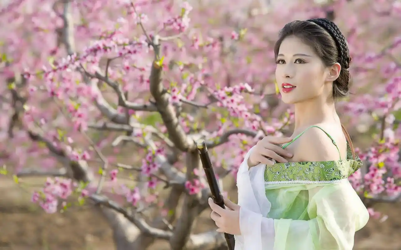 唯美气质古装美女人比花娇惊艳写真桌面壁纸