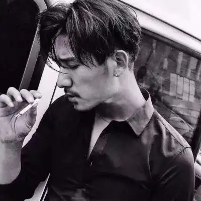 男头抽烟超帅