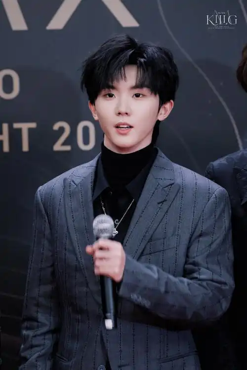 16 星光大赏看着你拿下一个个好成绩@时代少年团队长-马嘉祺