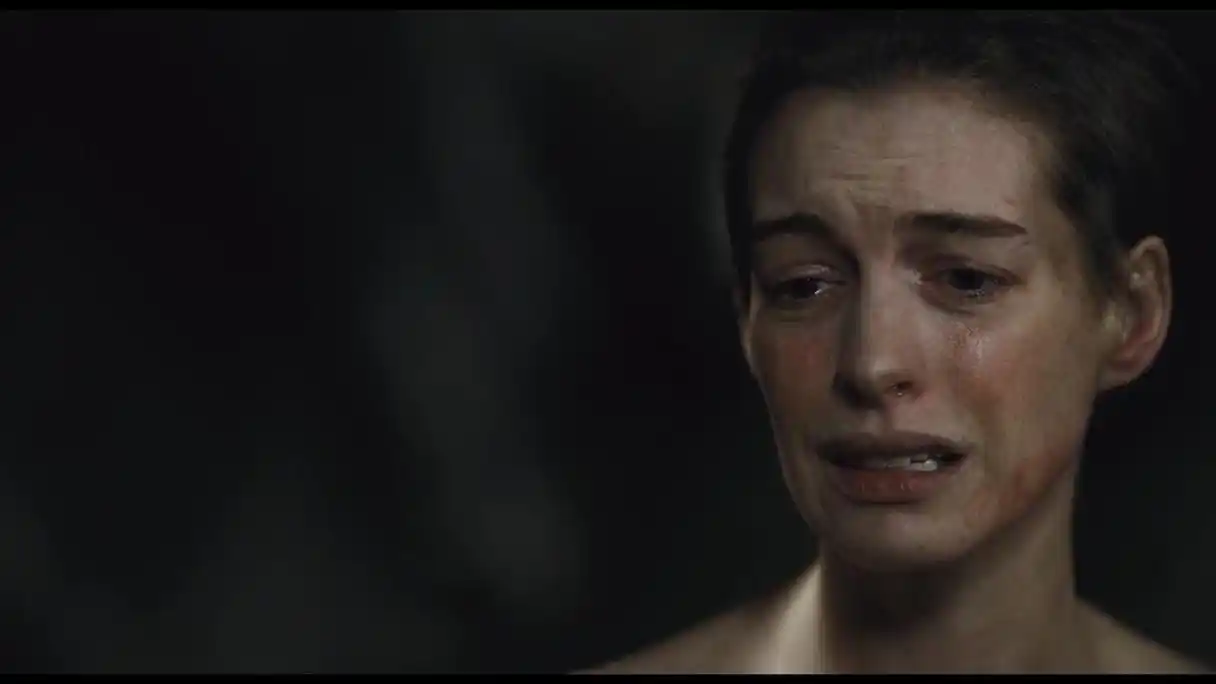 安妮海瑟薇为了诠释坎坷心酸的芳汀,在《悲惨世界》里不惜将自己的