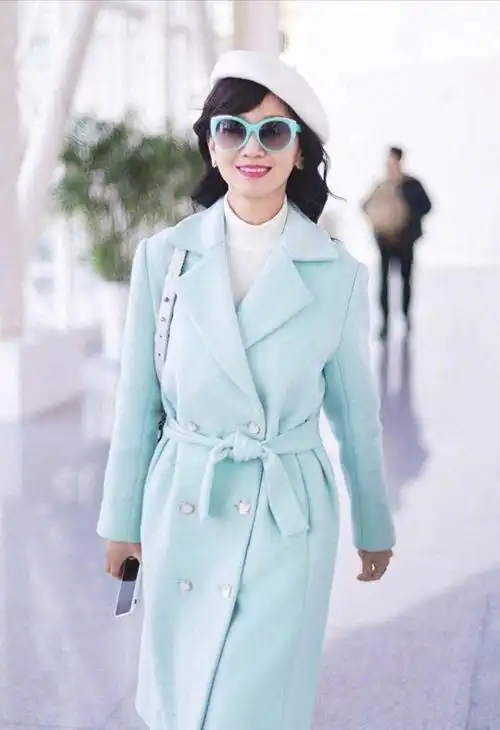 赵雅芝要把大衣穿火推荐11款大衣穿搭造型让你时髦显气质
