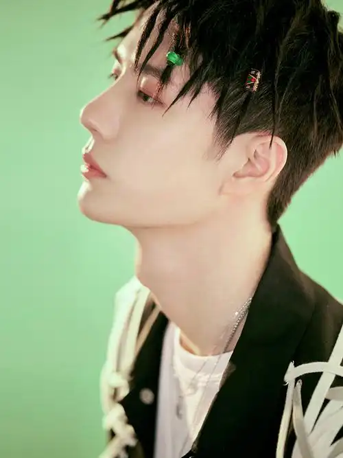 王一博奶瓶2021链子纯银锁骨吊坠钱币配饰嘻哈项链