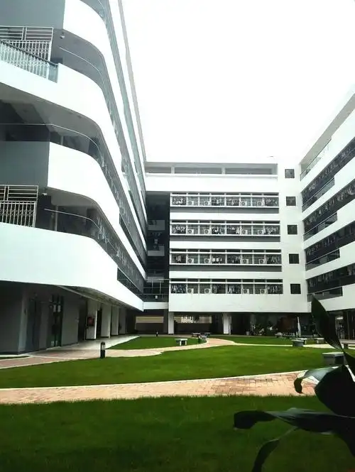 深圳市育才中学掠影