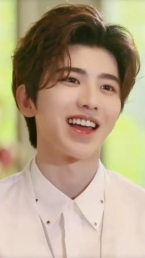 放大看老可爱啦!眼睛圆溜溜的#蔡徐坤#ride or die至死不渝-蔡徐坤