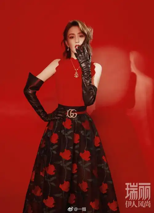《瑞丽伊人风尚》九月刊,美艳动人的红衣佳人~×@佟丽娅