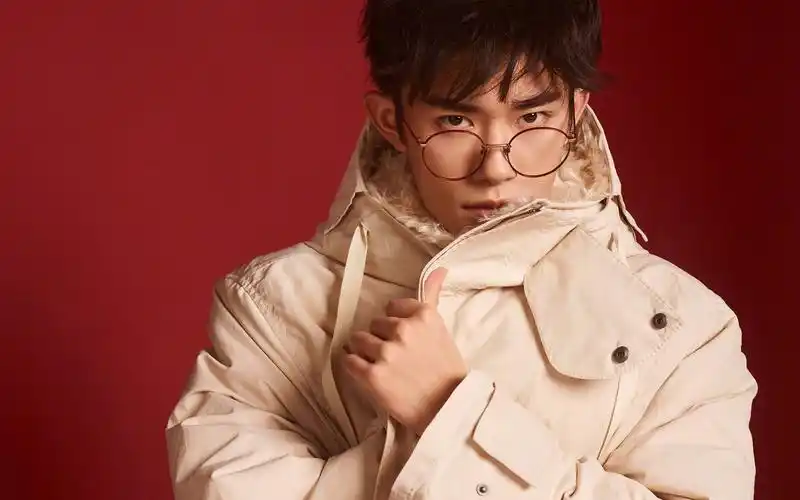 易烊千玺代言海报图片桌面壁纸