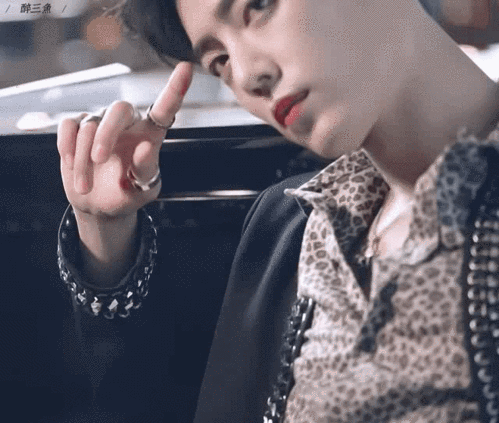 肖战 动图 cr.醉三鱼